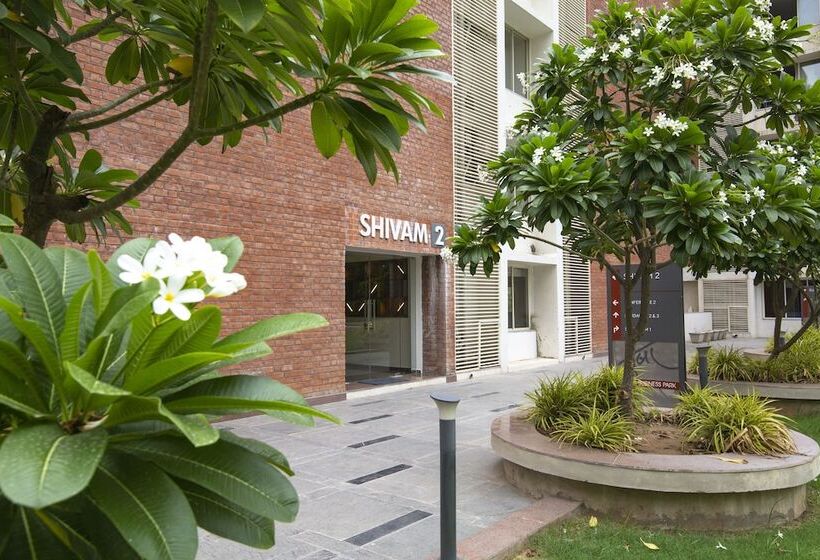 בית מלון כפרי Siara Styles Amba Suites, Gandhinagar