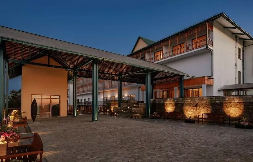 ホテル Taj Theog Resort & Spa Shimla