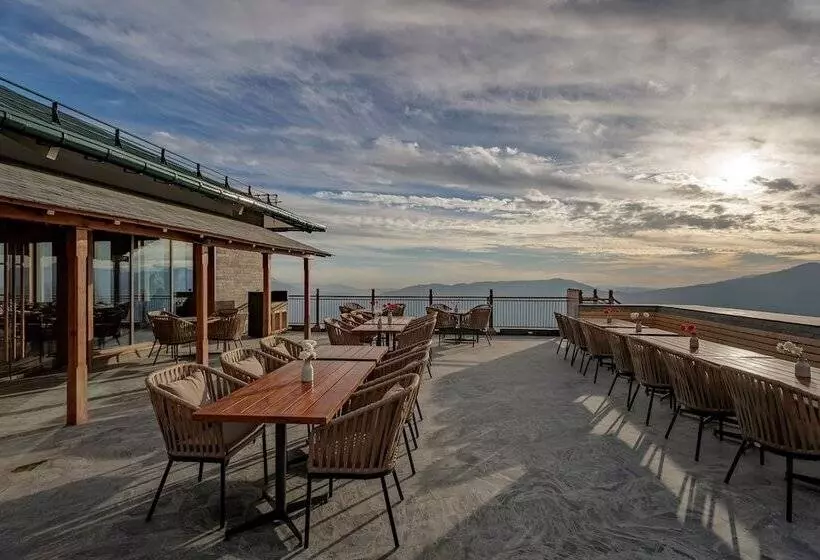 ホテル Taj Theog Resort & Spa Shimla