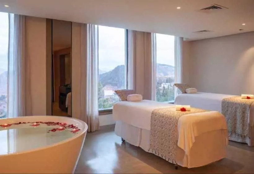 ホテル Taj Theog Resort & Spa Shimla