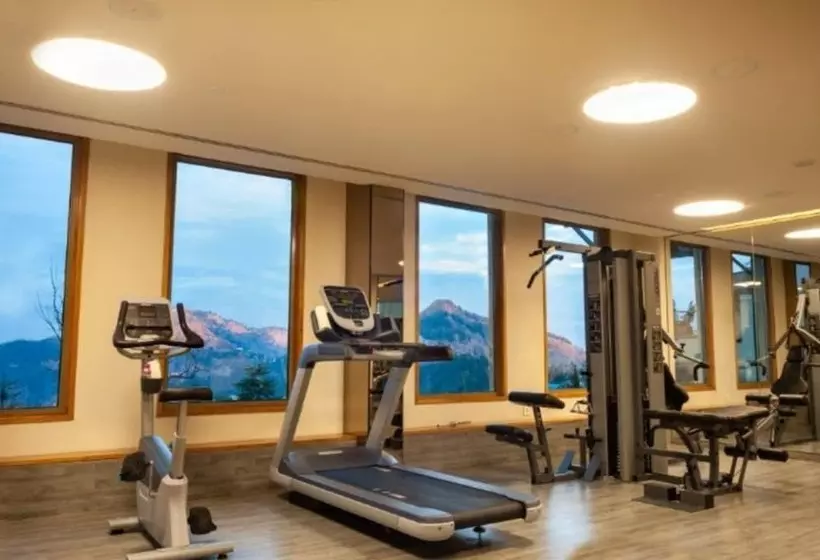 ホテル Taj Theog Resort & Spa Shimla