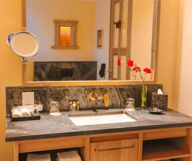 ホテル Taj Theog Resort & Spa Shimla