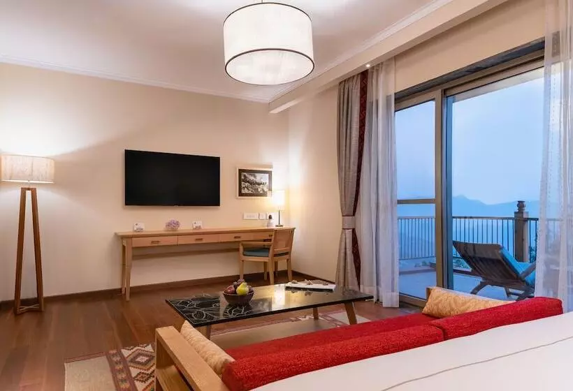 ホテル Taj Theog Resort & Spa Shimla