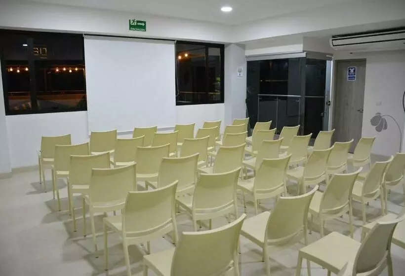 هتل Milla De Oro Uraba