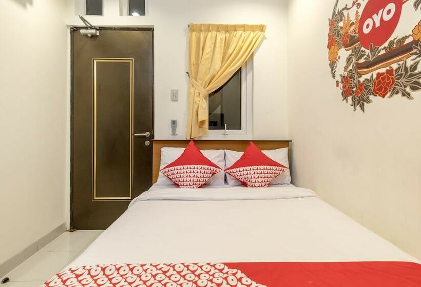 Отель Oyo 294 Andrea Residence Syariah