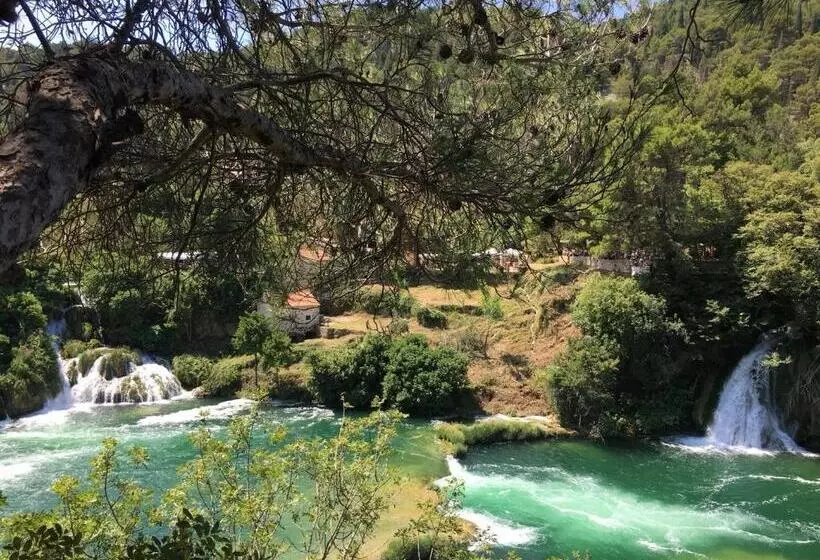 Majatalo Gästezimmer Hortensie