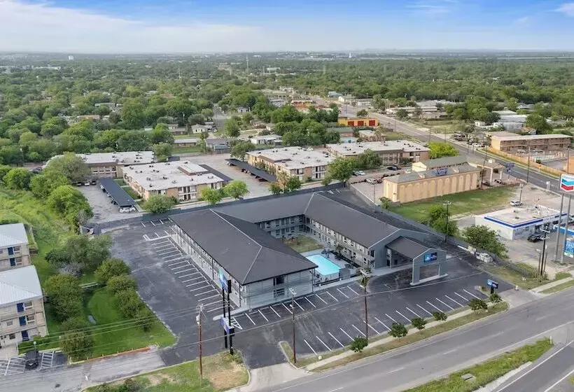 Hotelli Baymont By Wyndham San Antonio Near Lackland Afb