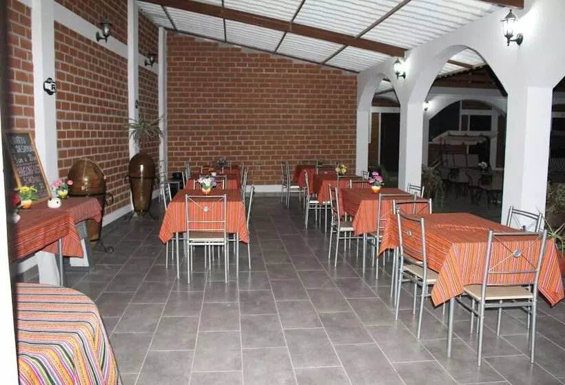 هتل Huacachina Desert House