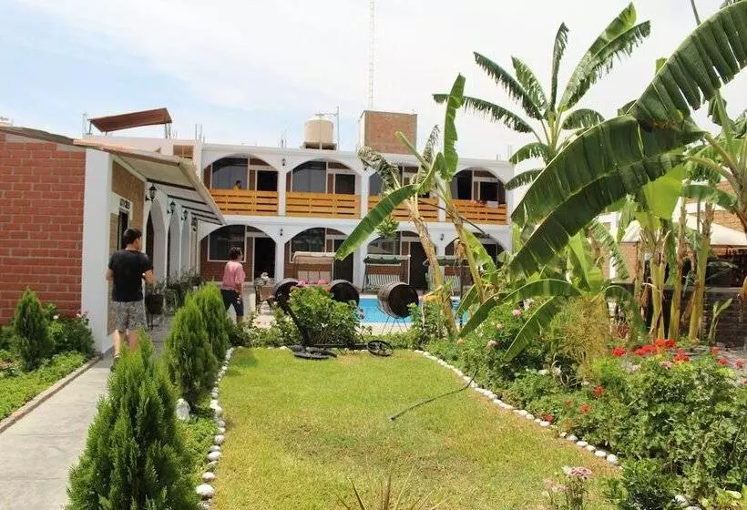 هتل Huacachina Desert House