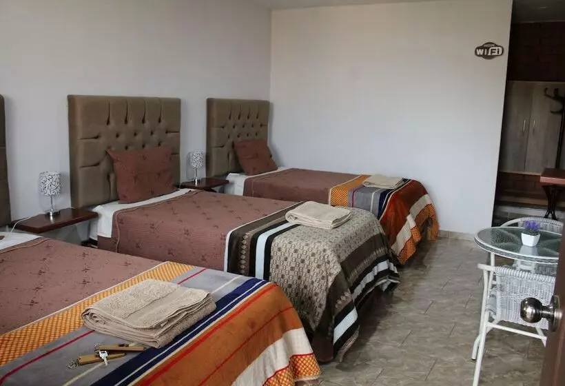 هتل Huacachina Desert House