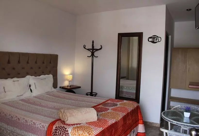 هتل Huacachina Desert House