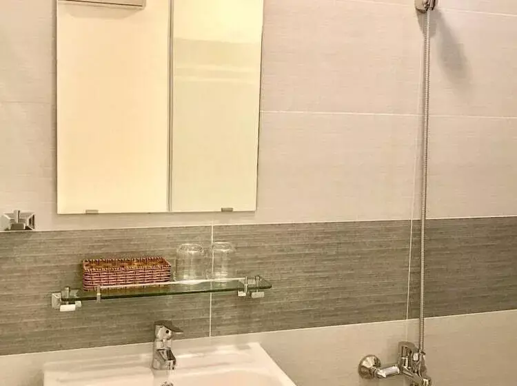 تختخواب و صبحانه Louis Hotel   Bui Vien Walking Street
