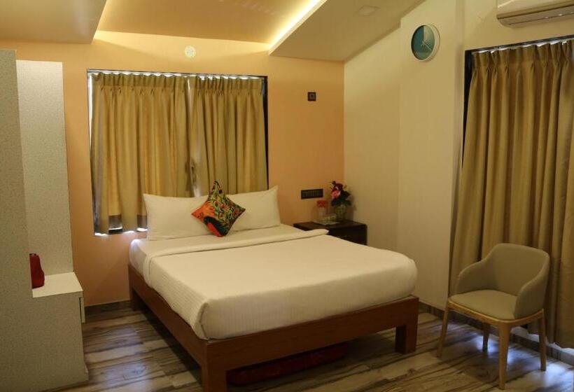 فندق Pooja Villa Suites Rooms And Pool, Igatpuri