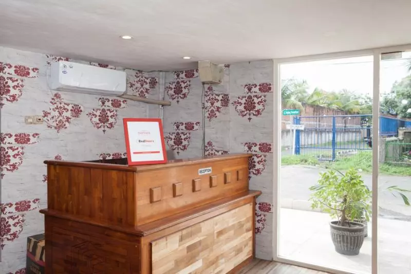 ペンション Reddoorz Near Pelabuhan Tanjung Perak 2 Surabaya