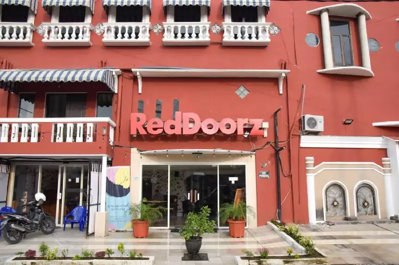 ペンション Reddoorz Near Pelabuhan Tanjung Perak 2 Surabaya