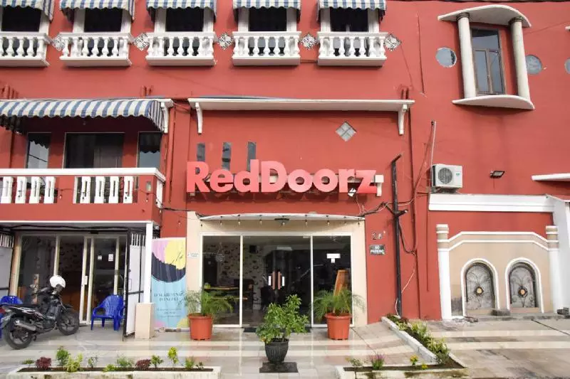 ペンション Reddoorz Near Pelabuhan Tanjung Perak 2 Surabaya