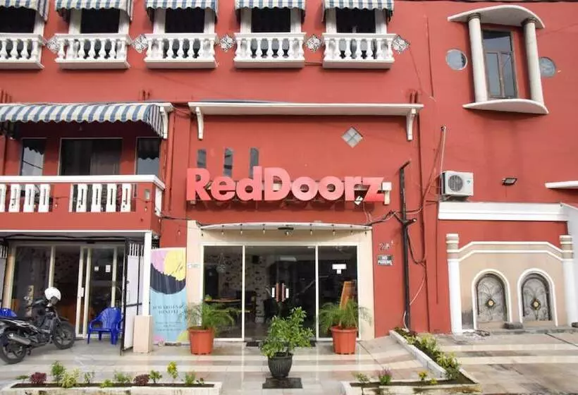 ペンション Reddoorz Near Pelabuhan Tanjung Perak 2 Surabaya