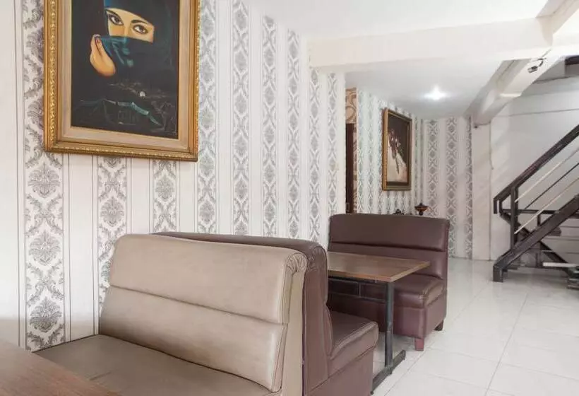 ペンション Reddoorz Near Pelabuhan Tanjung Perak 2 Surabaya