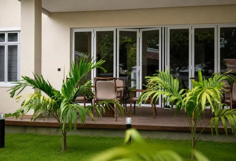 هتل Cozy Nest Fuvahmulah