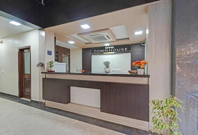 Fabhotel Chennai Palace Nr Mgr Memorial & George Town