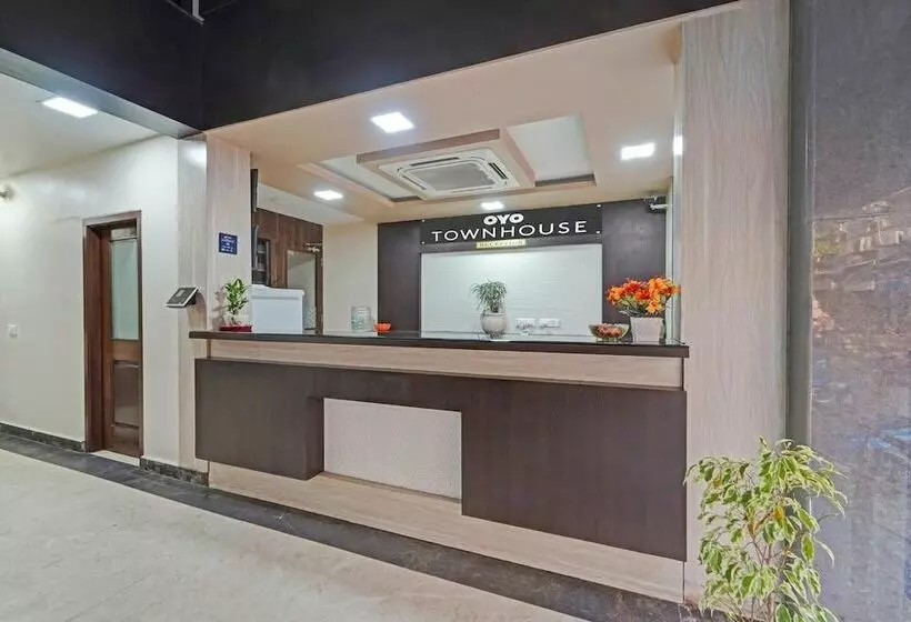 Fabhotel Chennai Palace   Nr Mgr Memorial & George Town
