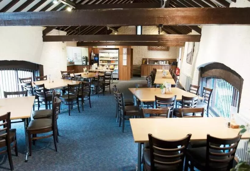 Hotelli National Badminton Centre Lodge & Health Club