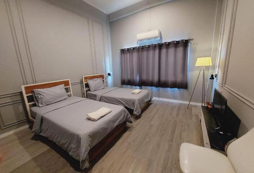 You Empire Hostel & Bar