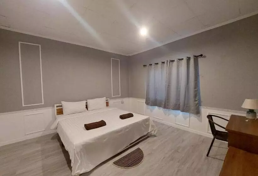 You Empire Hostel & Bar