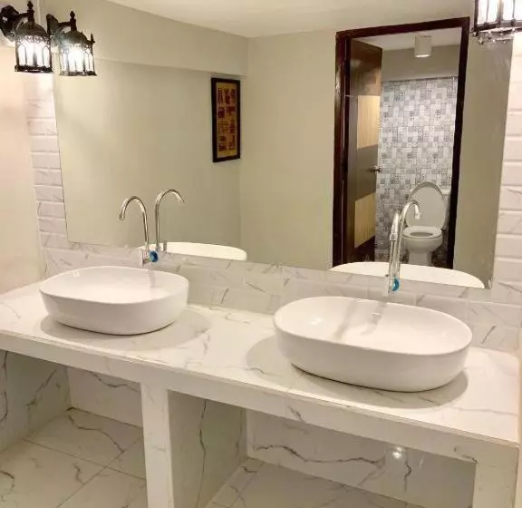 You Empire Hostel & Bar