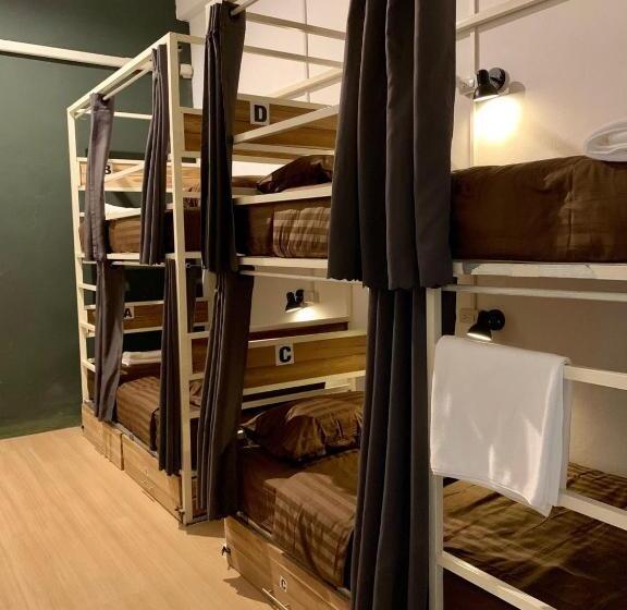 You Empire Hostel & Bar