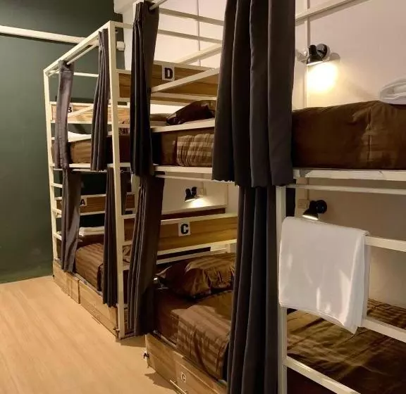 You Empire Hostel & Bar