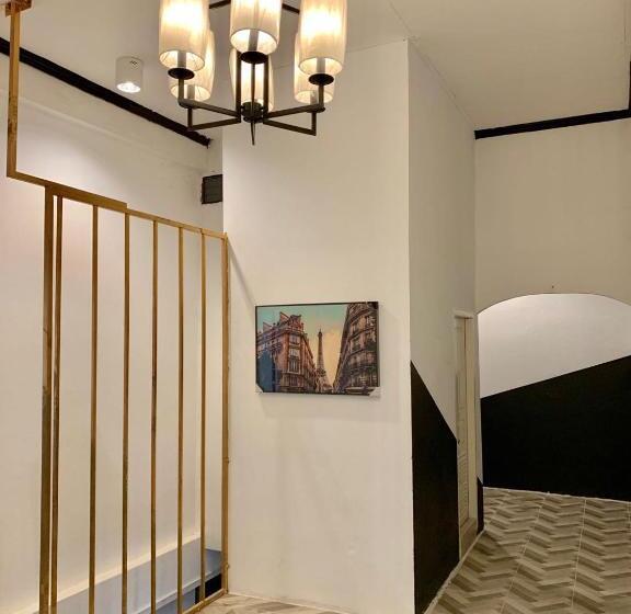 You Empire Hostel & Bar