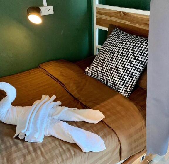 You Empire Hostel & Bar