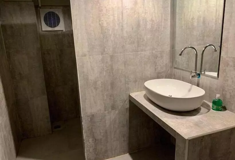 You Empire Hostel & Bar