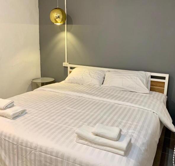 You Empire Hostel & Bar