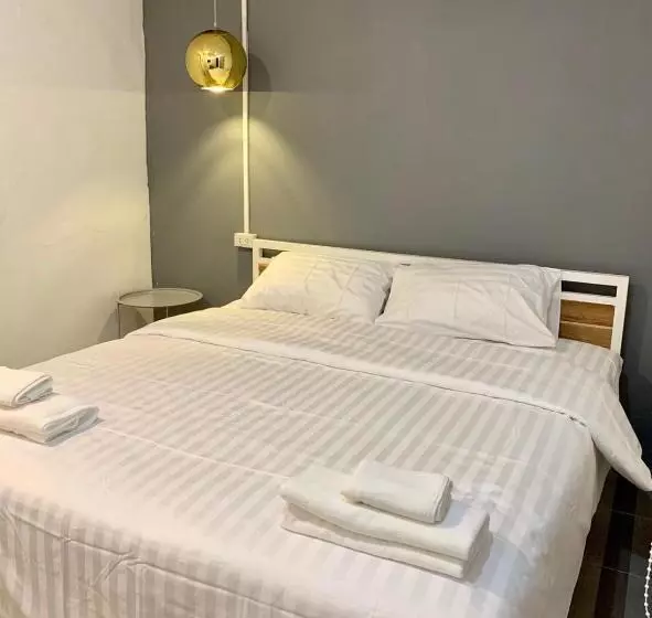 You Empire Hostel & Bar