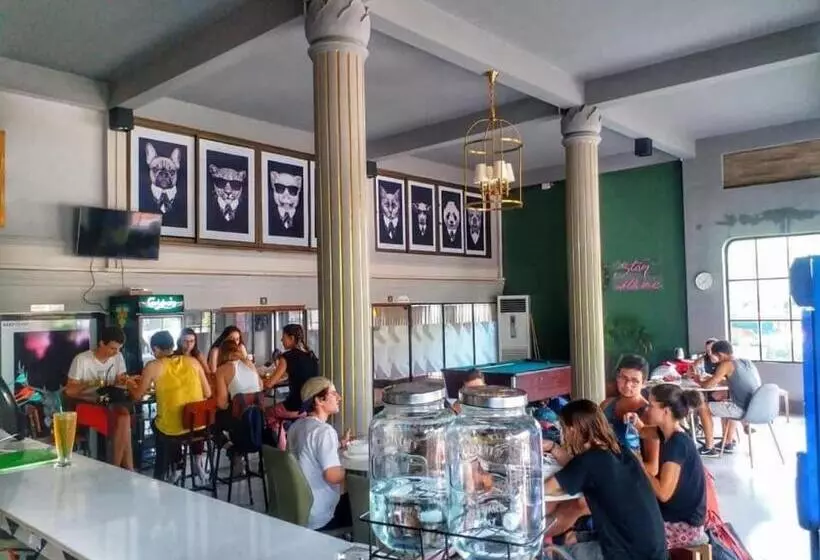 You Empire Hostel & Bar