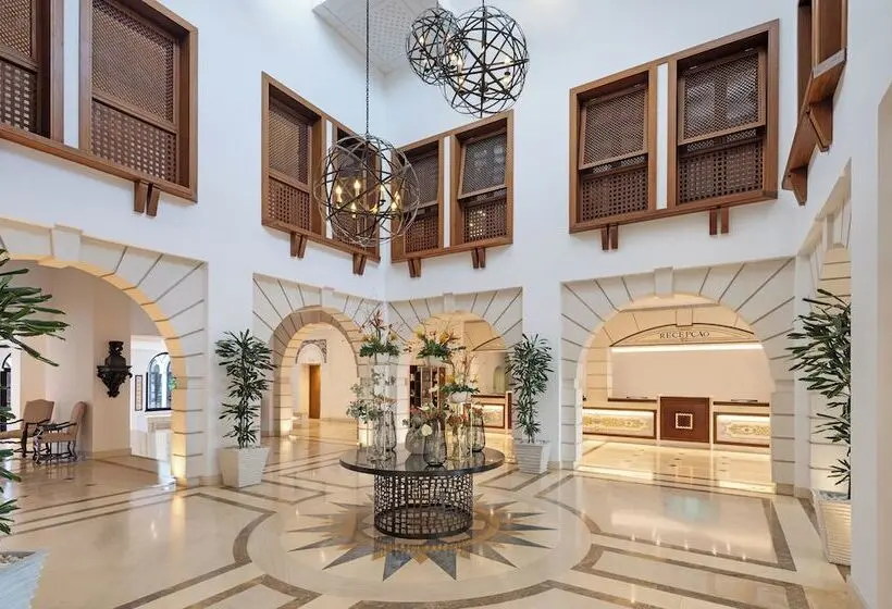 Pine Cliffs Resort
