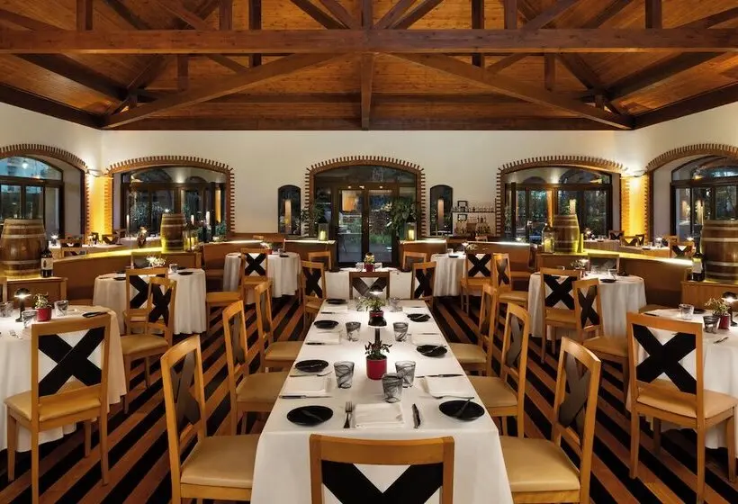 Pine Cliffs Resort