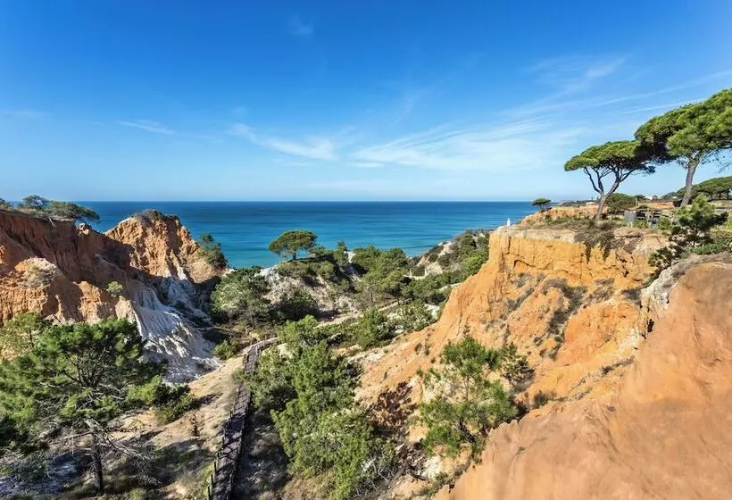 Pine Cliffs Resort