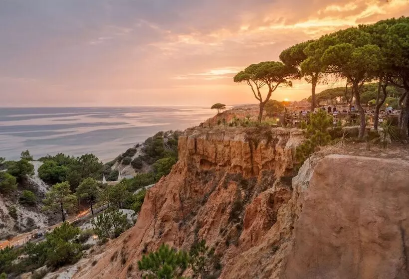 Pine Cliffs Resort