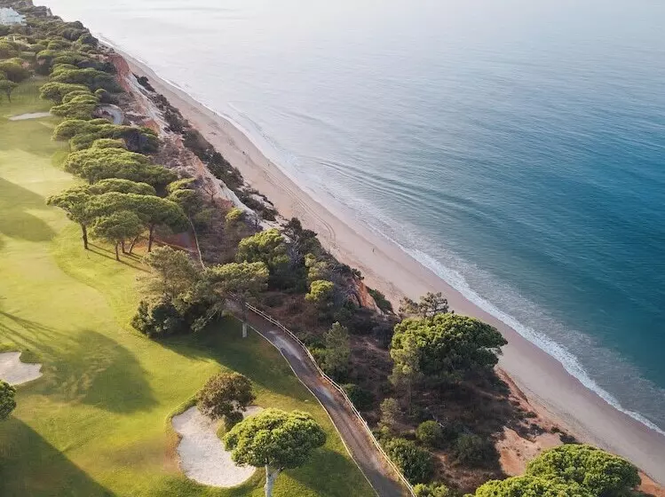 Pine Cliffs Resort