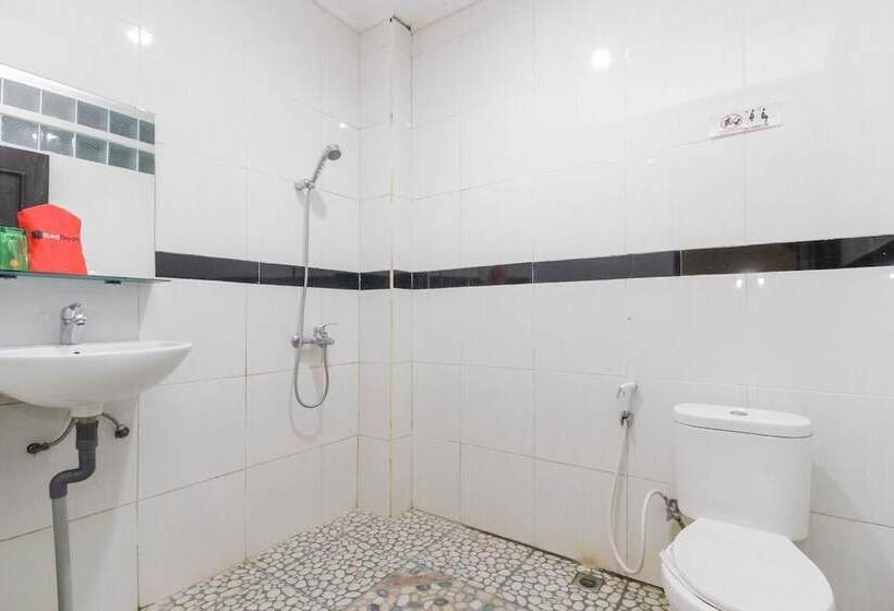 بنسيون Reddoorz Near Taman Samarendah