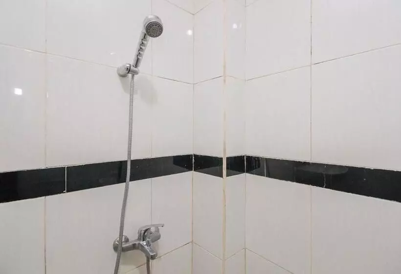 ペンション Reddoorz Near Taman Samarendah