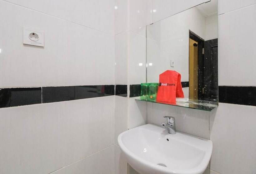 بنسيون Reddoorz Near Taman Samarendah