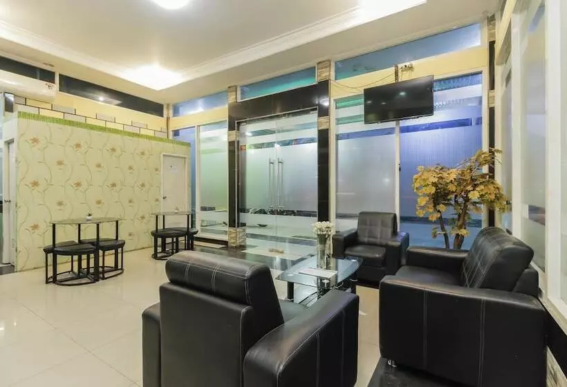 ペンション Reddoorz Near Taman Samarendah