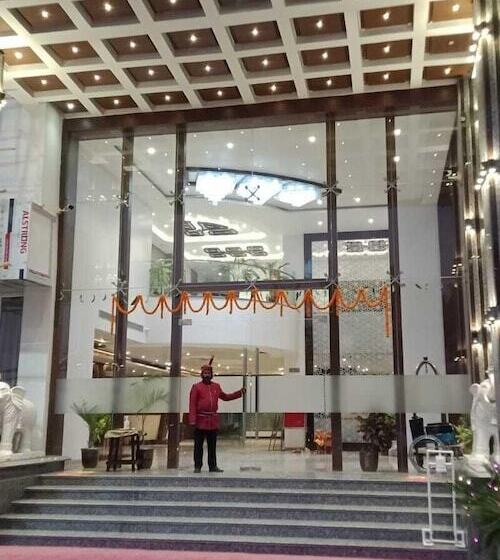 Dhamma Grand Hotel Resort