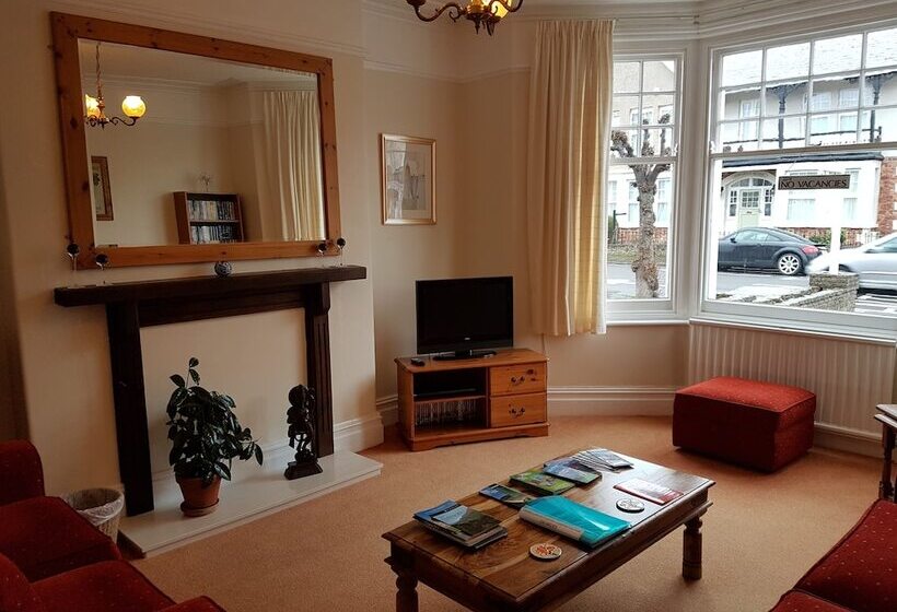 펜션 Montrose Guest House