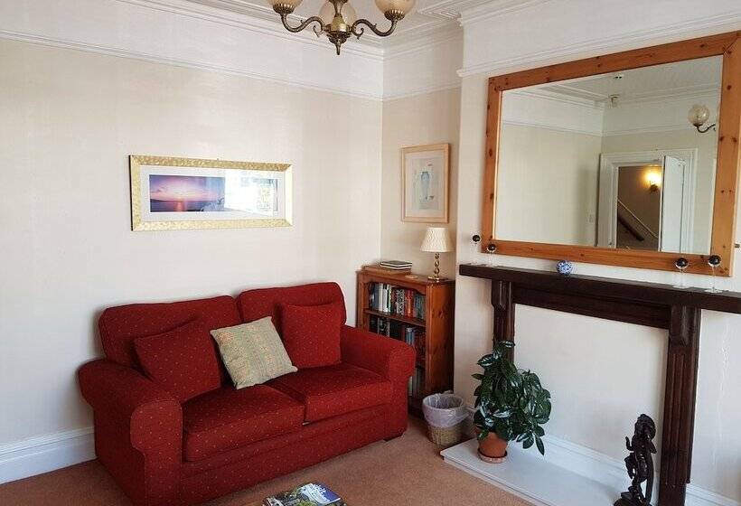 펜션 Montrose Guest House