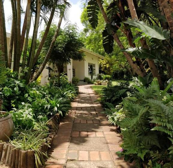 مبيت وإفطار Mtuba Manor Guest House